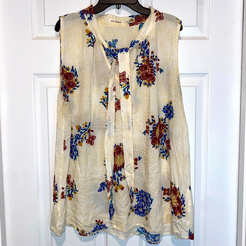 Blu Pepper floral boutique top. Size L